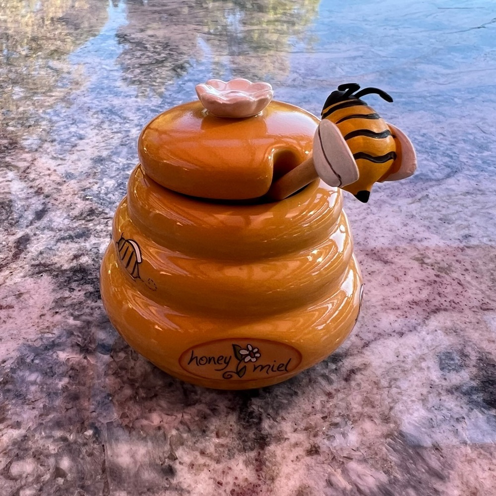 CERAMIC BEEHIVE HONEY 🍯 POT